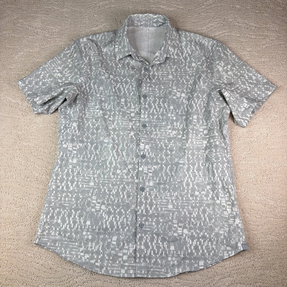 Men's Lululemon Size Medium Airing Easy Short Sleeve Button Shirt Performance